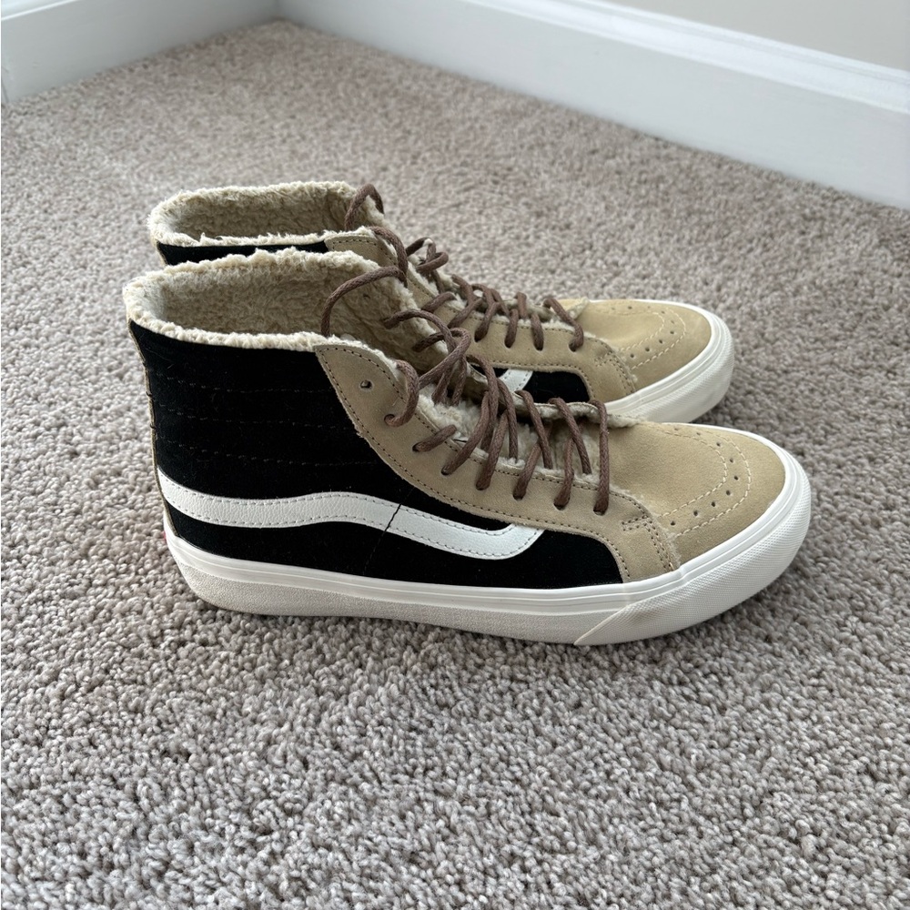 Vans Women’s Sk8-Hi Sneakers in Black and Tan. Comfy cush. size 8.5